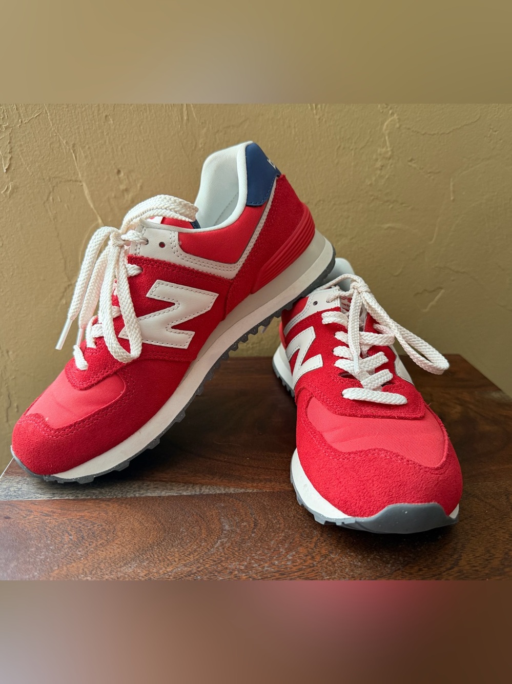 New Balance 574 Women’s Sneakers Red/White WL574WPE Size 7 Like New Condition